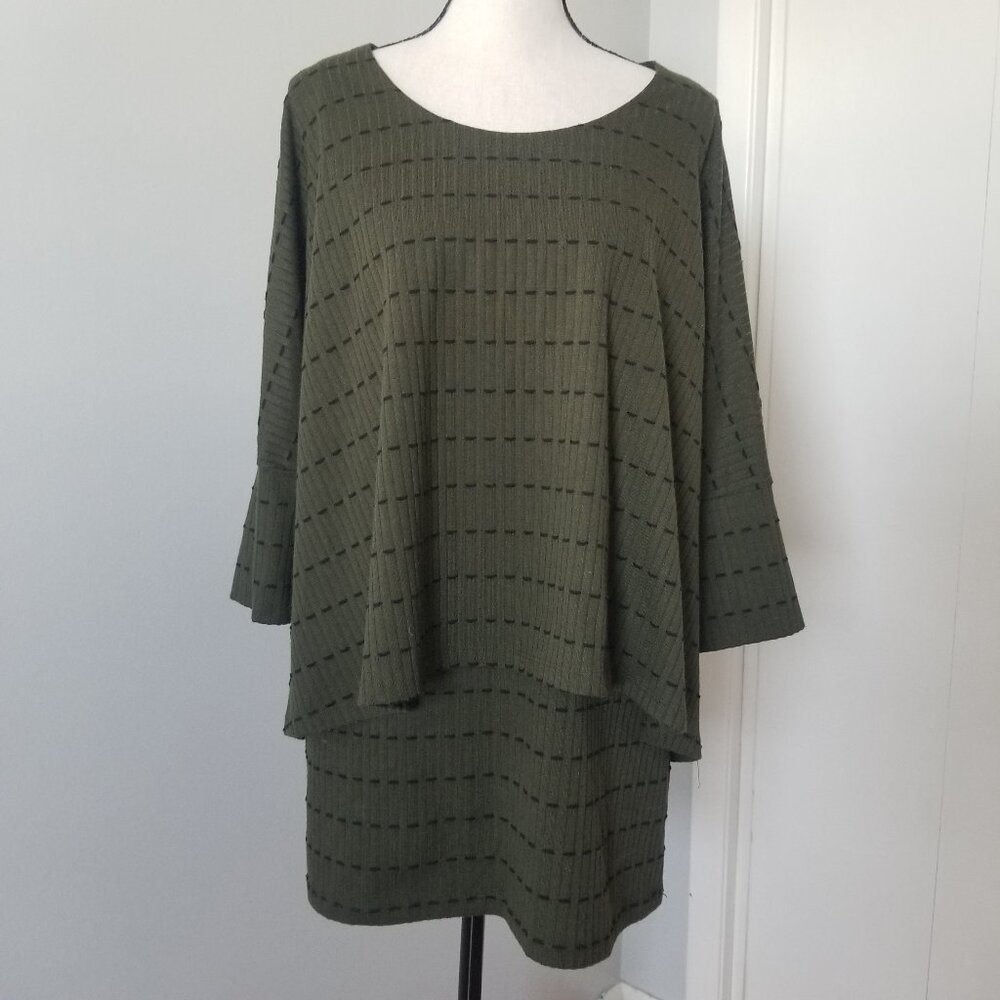 ISLE by Melis Kozan forest green layered mini S minimalist